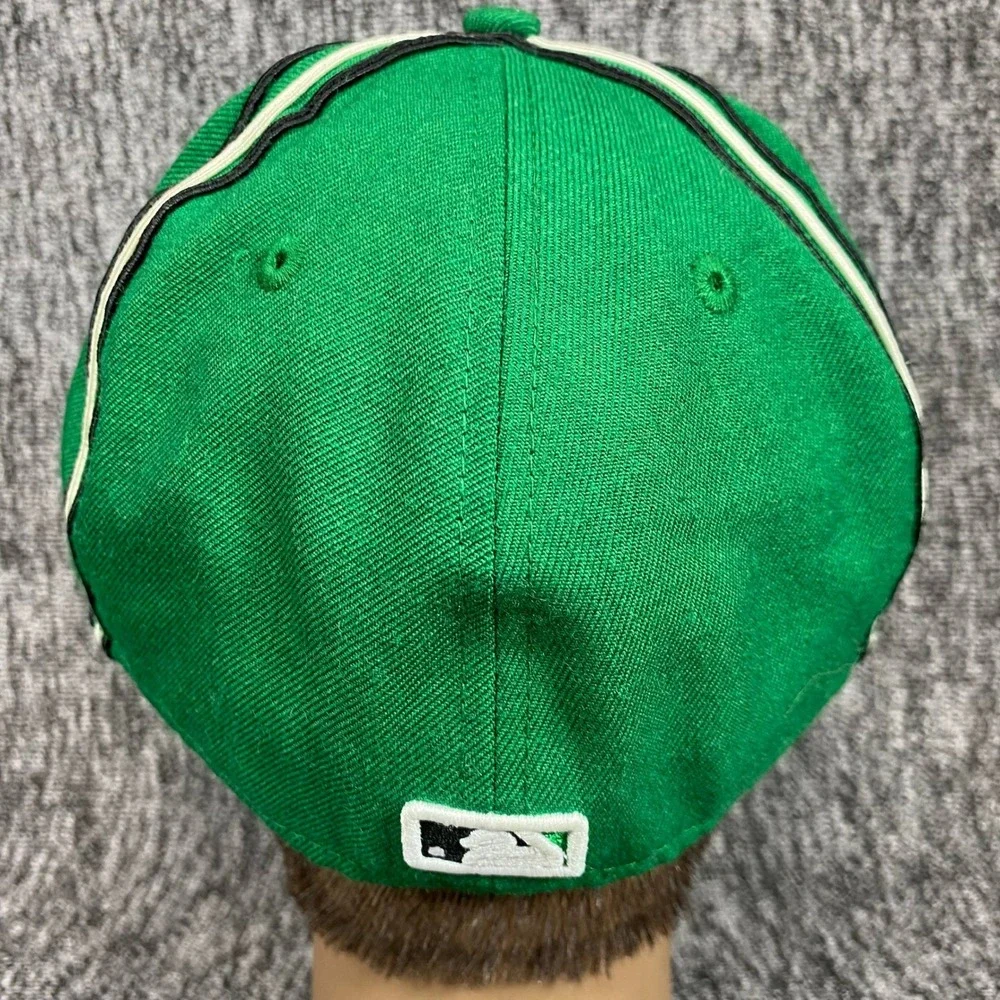 New Era 59FIFTY NY New York Yankees Fitted Hat Size 7 1/8 Green Piping Flat Brim